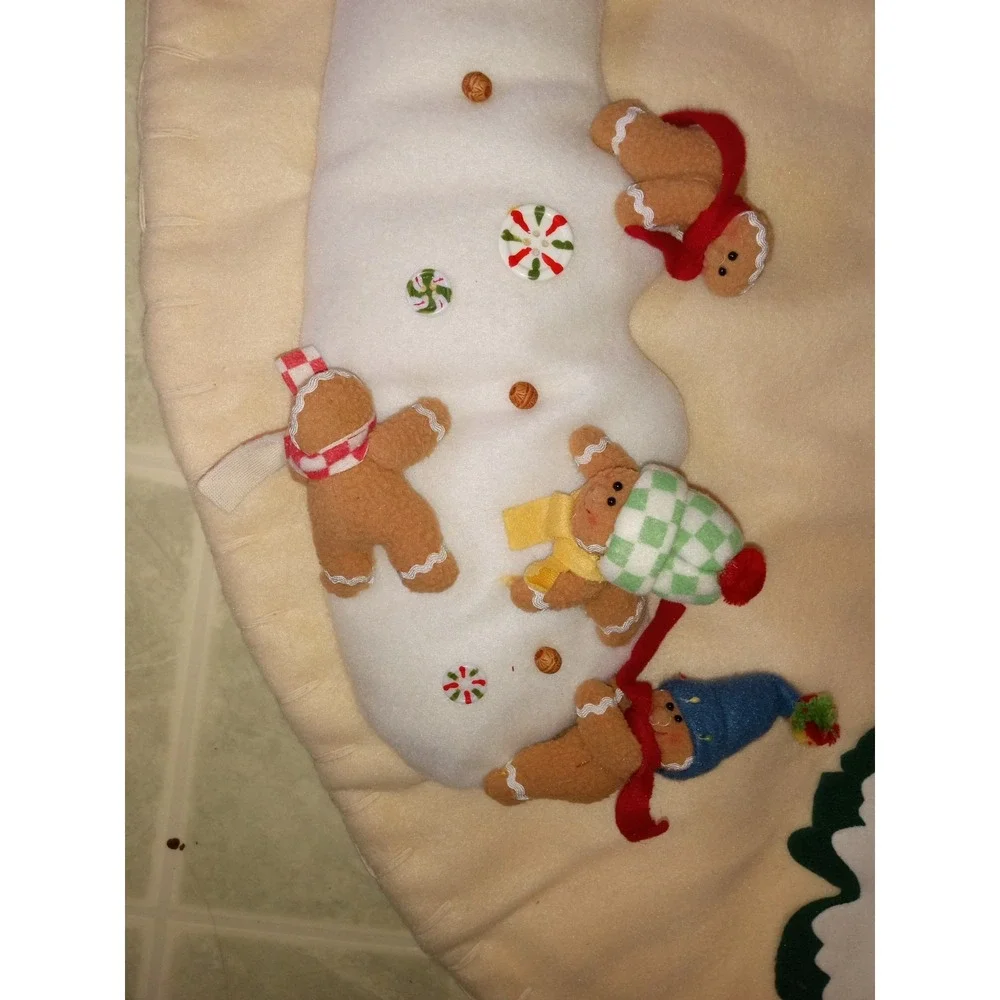 Vintage Gingerbread Man Felt Christmas Tree Skirt Winter Scene‎ Applique 40 Inch